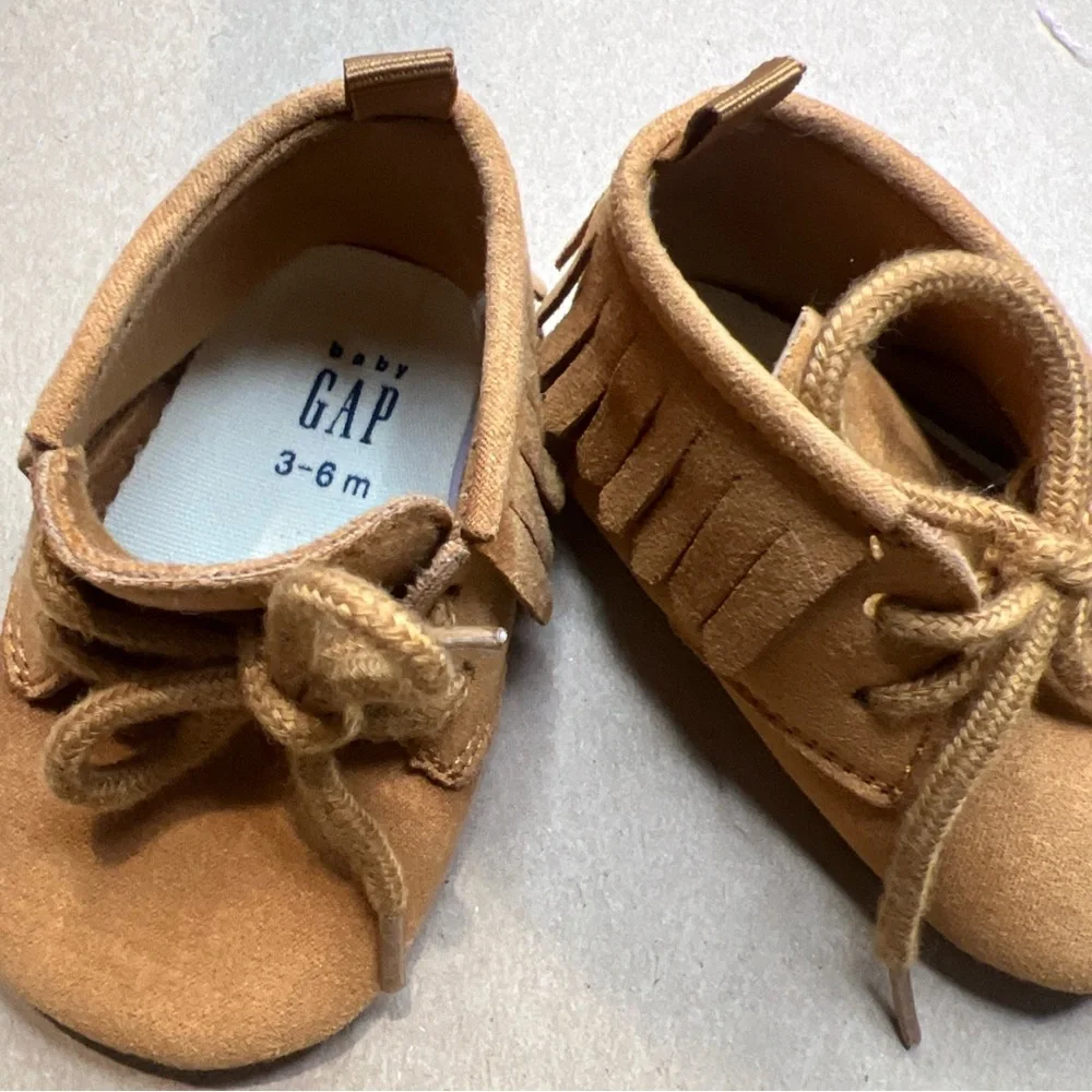 GAP Baby Suede Moccasins w/ Fringe Deseret Camel color sz 3-6 Months Boy or Girl